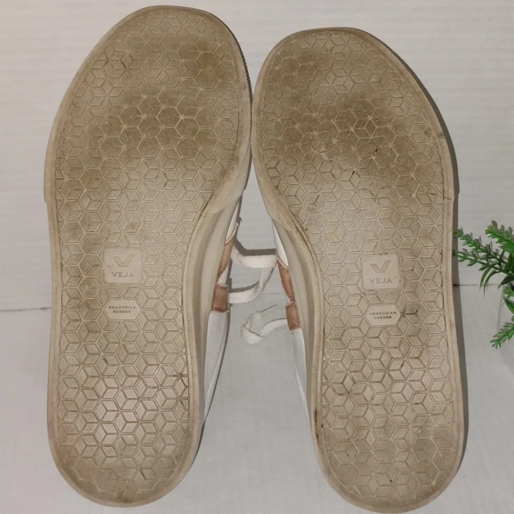 Veja Campo Leather Sneakers. Womens size 9. White & Light Copper in color. - Picture 5 of 13